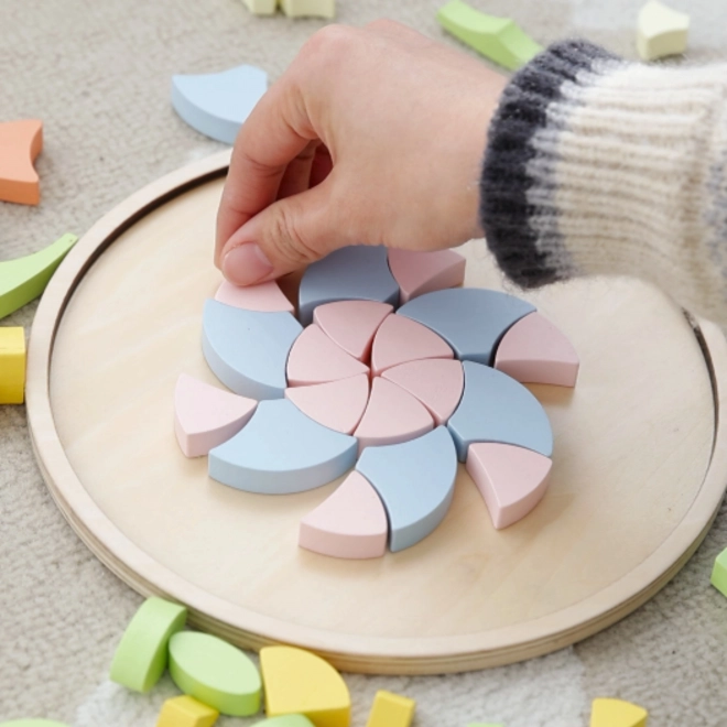 Pastelová mandala Montessori mozaika květiny