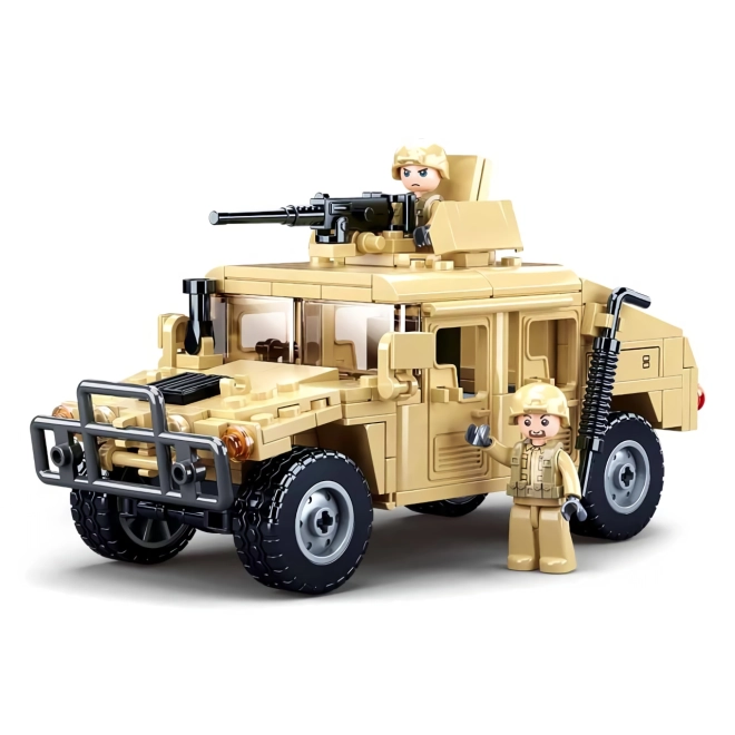 Fuoristrada militare realistico con armamento girevole