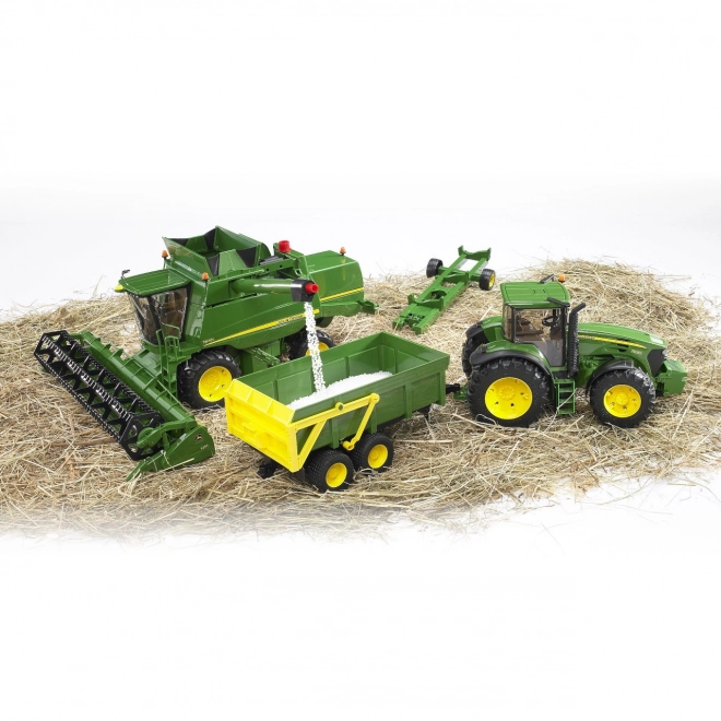 Bruder John Deere T670i Harvester