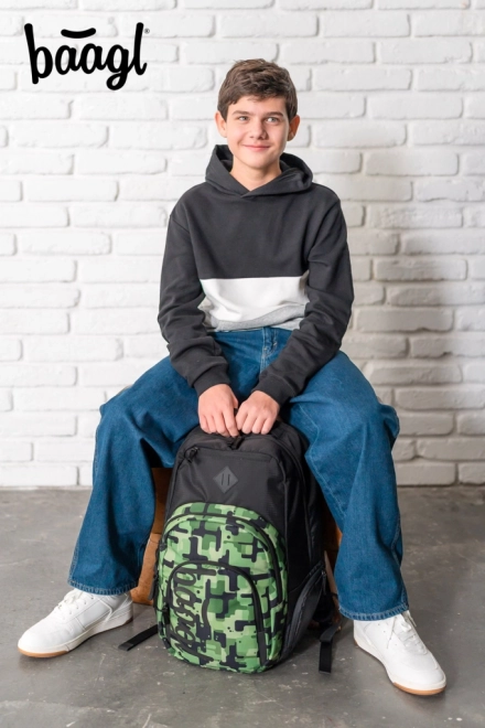 Baagl backpack green with organizational features