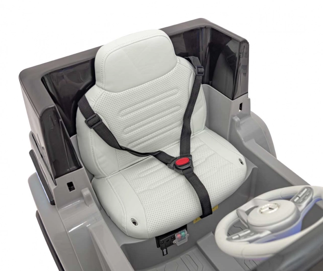 Vehiculul Mercedes Benz EQG – Stříbrné