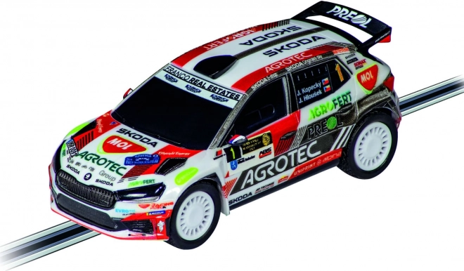 Voiture de course ŠKODA Fabia RS Rally2 pour CARRERA GO!!! 1:43 – équipe Kopecký