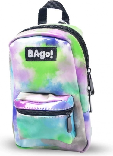 Two zip pockets to keep small items organized