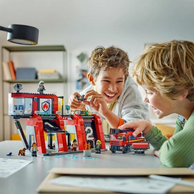 Fire Station With Fire Truck LEGO City