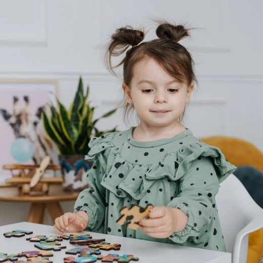 Safe and comfortable puzzling for little ones