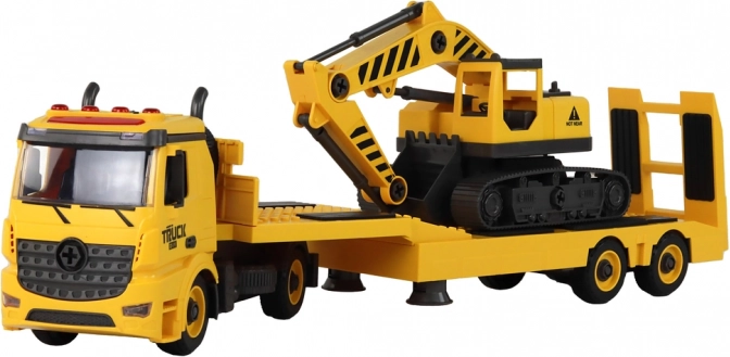 Camion rimorchio con escavatore pronto al lavoro