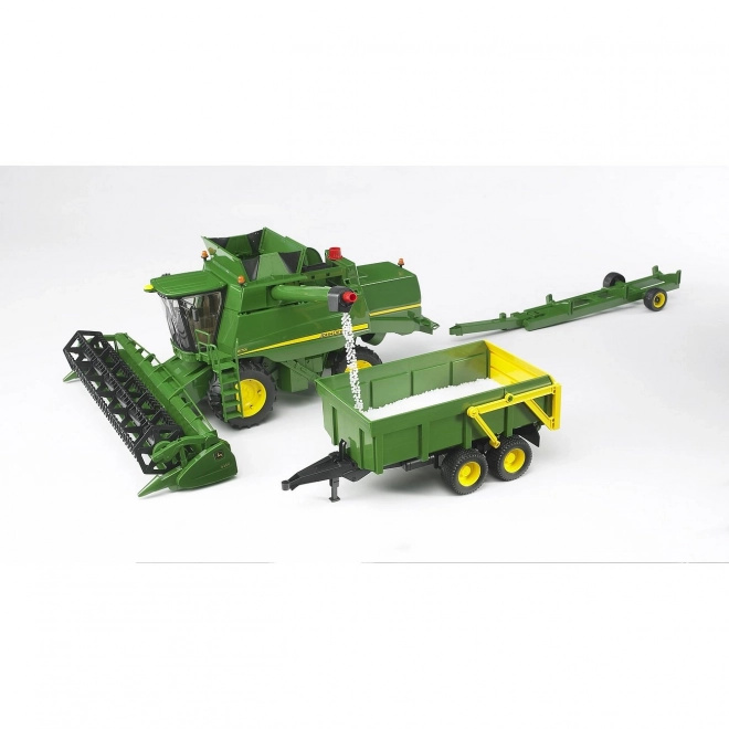 Bruder John Deere T670i Harvester