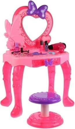 Table avec décorations de papillons