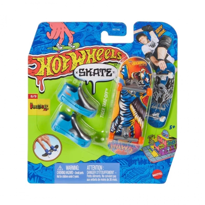 Hot Wheels Skateboard with Finger Shoes