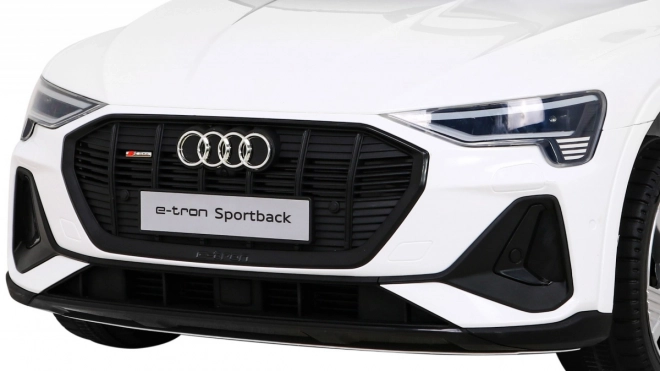 Audi E-Tron Sportback pre deti + Pilot + pohon 4x4 + pomalý rozjazd + rádio MP3 + LED – Biela