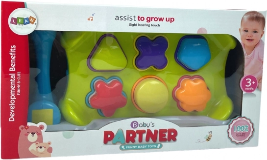 Sensory stimulation with rattling blocks
