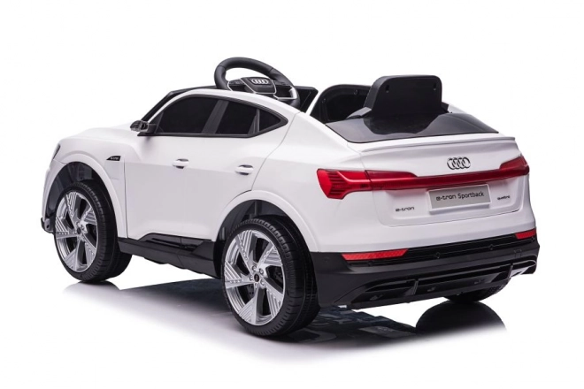 Auto na akumulátor Audi E-Tron biele