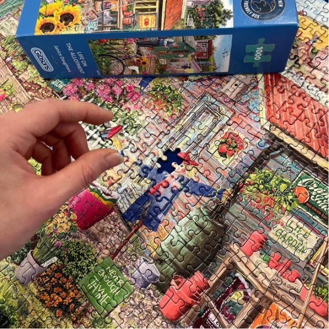 Life in the Garden 1000 Piece Puzzle