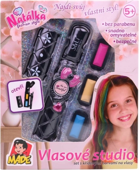 Haarstudio met kleuren en accessoires
