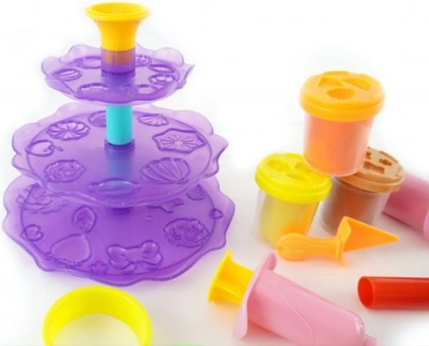 Tiered pastry stand for displaying creations