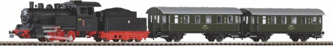 Detailed Oi2 steam locomotive with tender