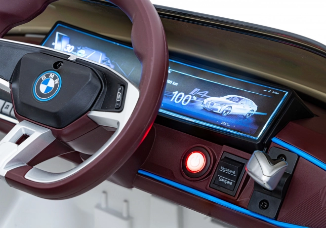 Mașină electrică BMW i4 – Bílé