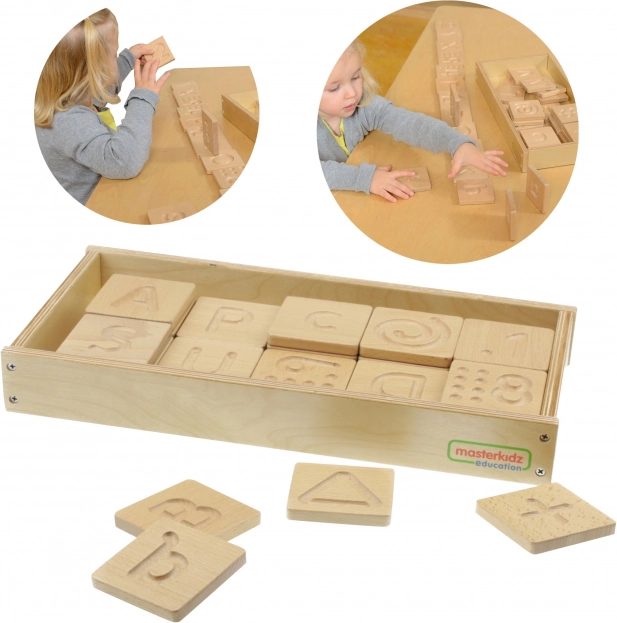 Jouet sensoriel en bois Masterkidz Reconnais les lettres, les chiffres et les formes