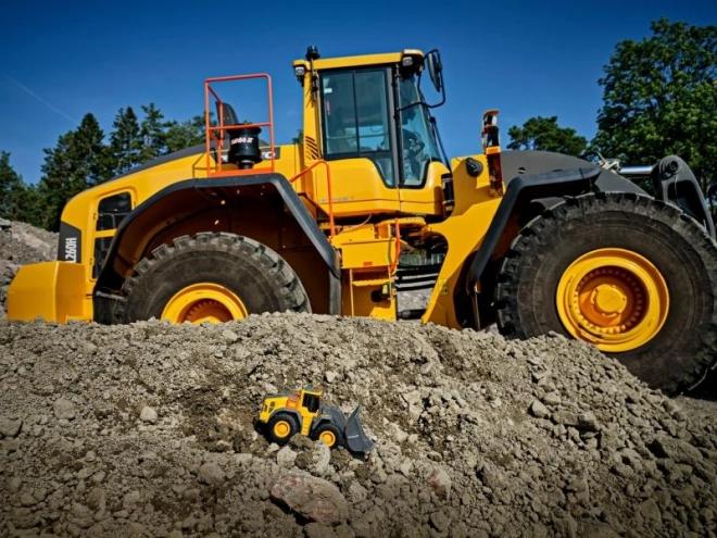 Volvo Bulldozer with Light and Sound