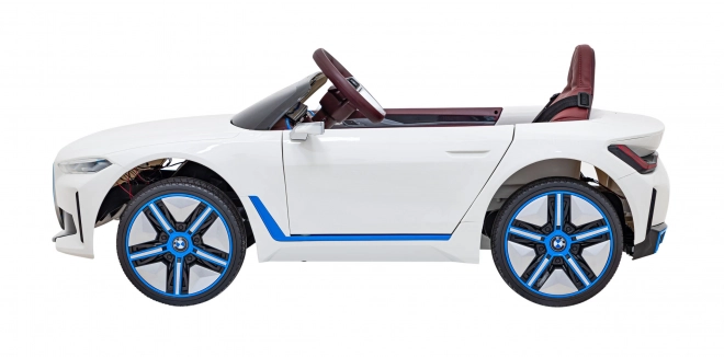 Mașină electrică BMW i4 – Bílé