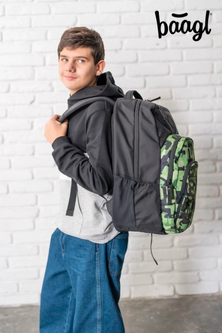 Baagl backpack green with organizational features