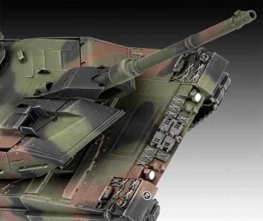 Plastic Model Leopard Tank 2A6/A6NL