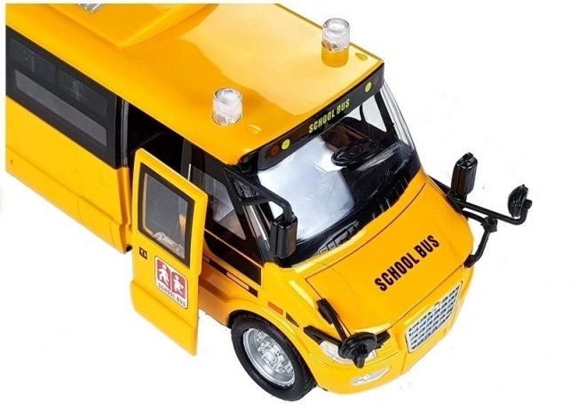 Metal school bus with pull-back motor