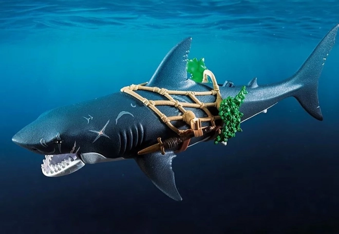 Giant Shark with Pirate Set