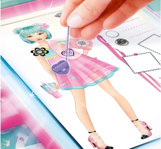 Concevez, décorez et complétez des tenues