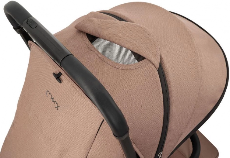 Cappottina confortevole con finestrino e ventilazione