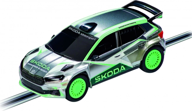 Voiture de course ŠKODA Fabia RS Rally2 pour circuit CARRERA GO!!! 1:43