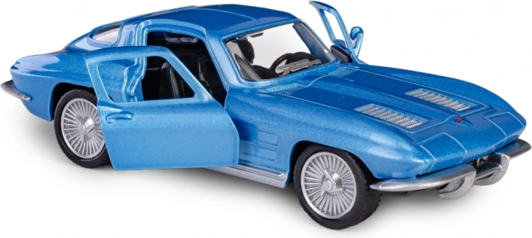 Nyitható ajtók és kidolgozott belső tér