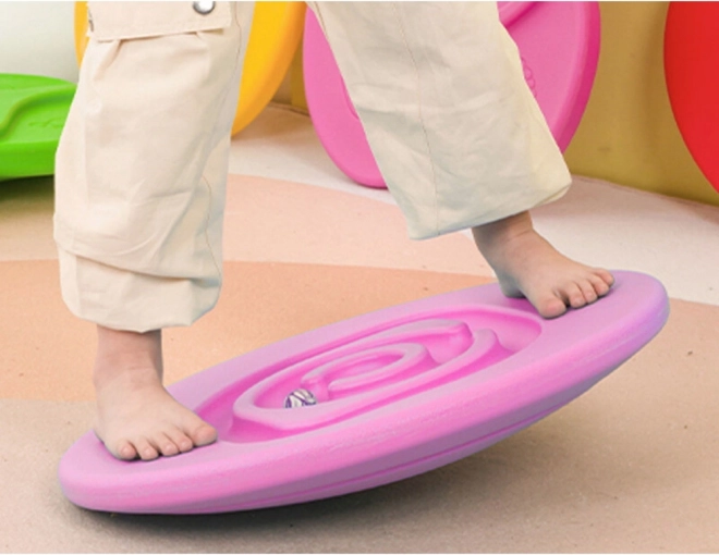 Rosa Sensorik-Balancierbrett für Kinder mit Gummibällen
