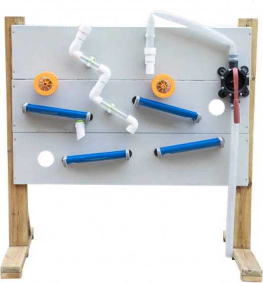 Set di gioco d'acqua in legno Classic World Edu supporto + accessori per acqua e sabbia
