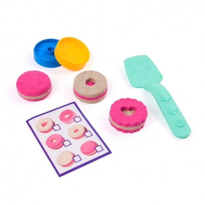Kinetic sand for creating cookies