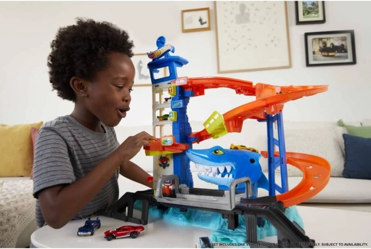 Manual elevator and action ramp