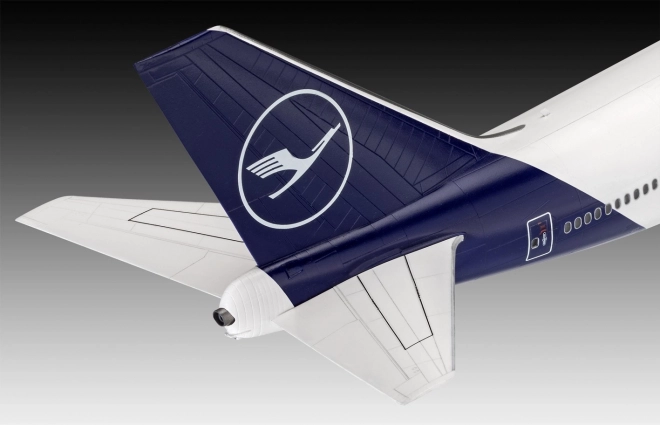Plastic Model Boeing 747-8 Lufthansa