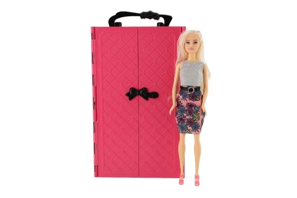 Doll Lynna With Wardrobe And Accessories