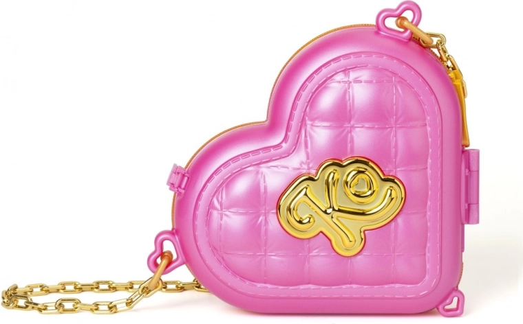 Szívalakú táska útközben