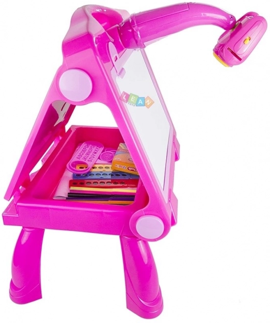 Roze bord met projector voor tekenen en schilderen