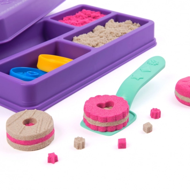 Kinetic sand for creating cookies