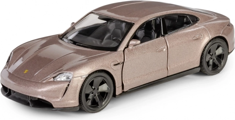 Meccanismo pull-back per un divertimento scattante