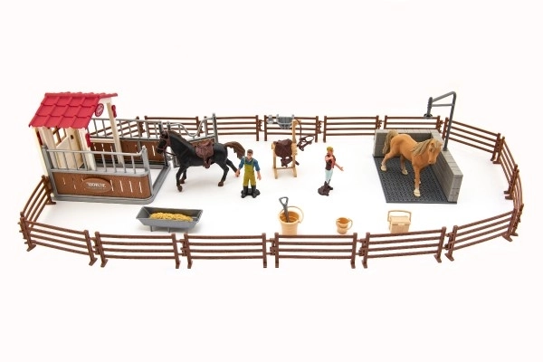 Horse Stable and Accessories Set