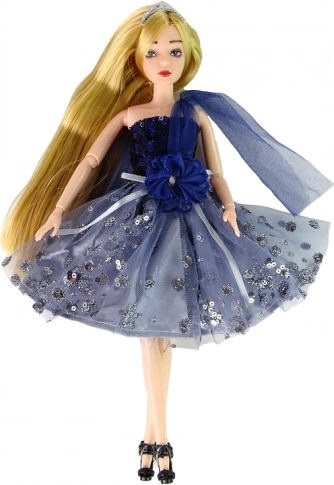 Sparkling dress and stylish accessories