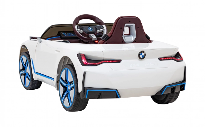 Mașină electrică BMW i4 – Bílé