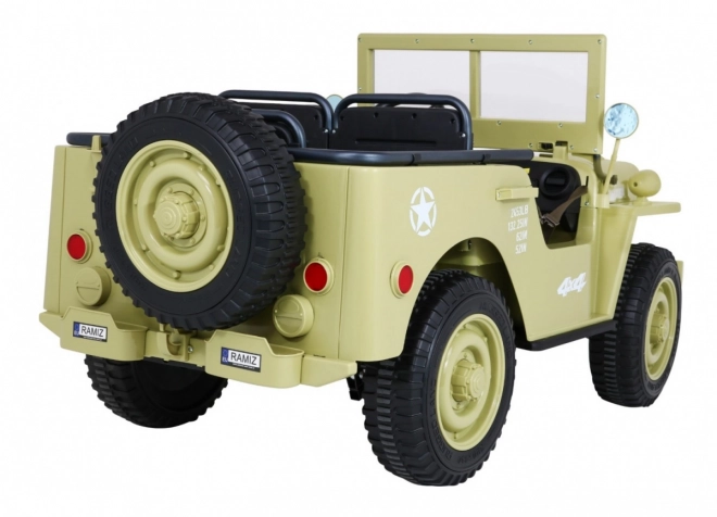 Retro vojenské auto pro 3 děti Matcha + pohon 4x4 + úložné prostory + EVA + pomalý start + MP3 LED