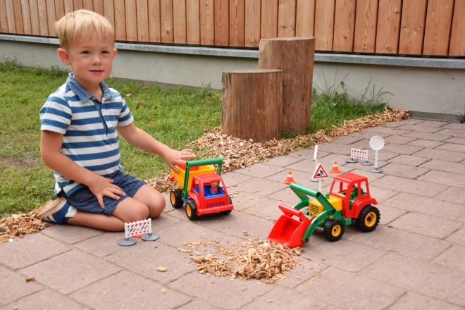 Lena Tractor with Shovel