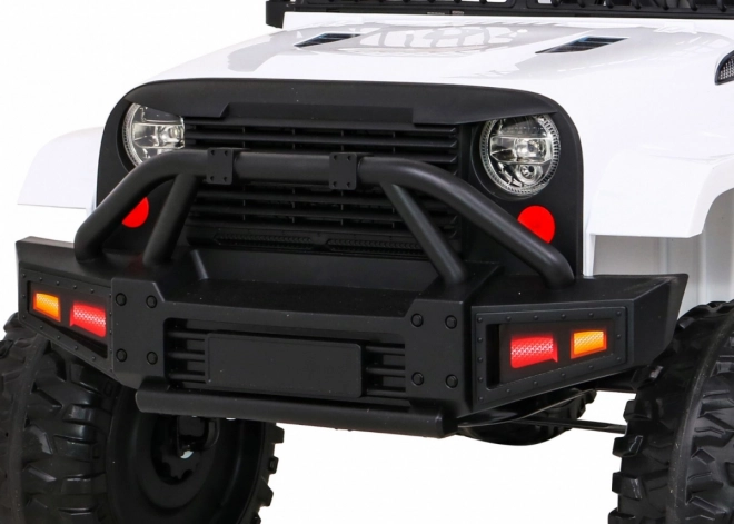 Mașină pe baterii Jeep Dark Night pentru copii + pornire lentă + EVA + LED audio – Bílé