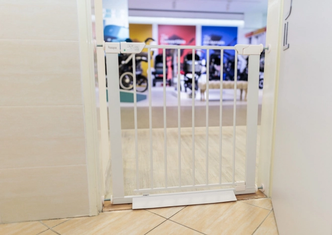 Smart Close Metal Safety Gate with Auto-Close