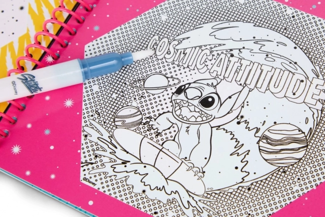 Pittura con acqua con tema Stitch